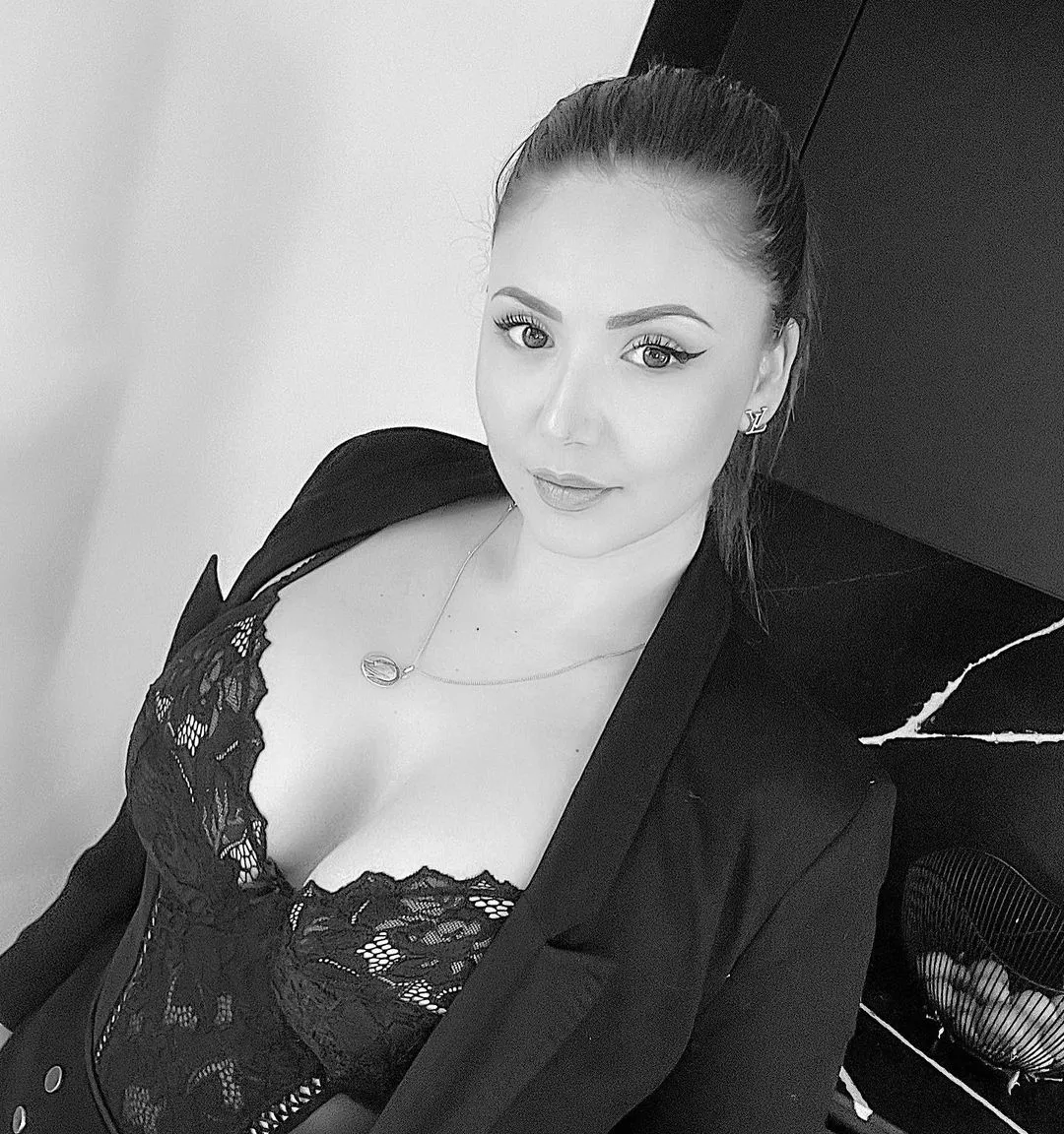 B&W posted by Rasalghul639