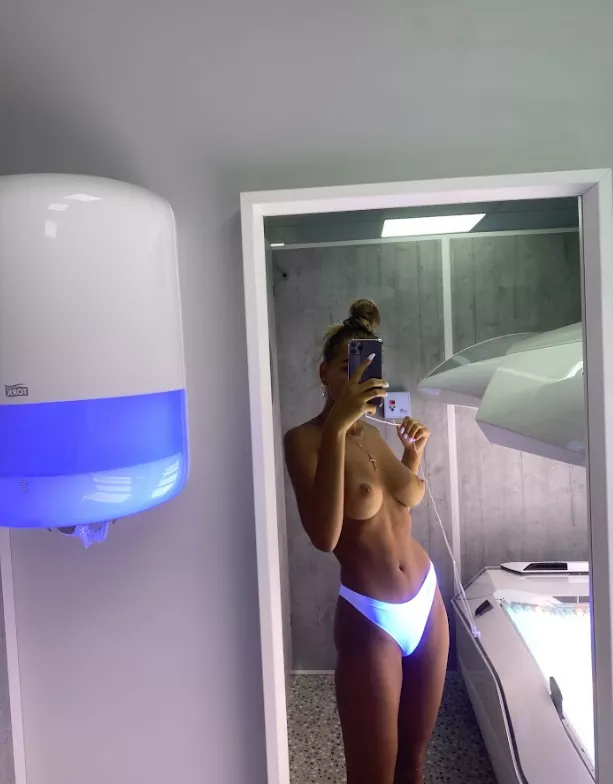 Could you handle a horny 22 year old? posted by vencii89