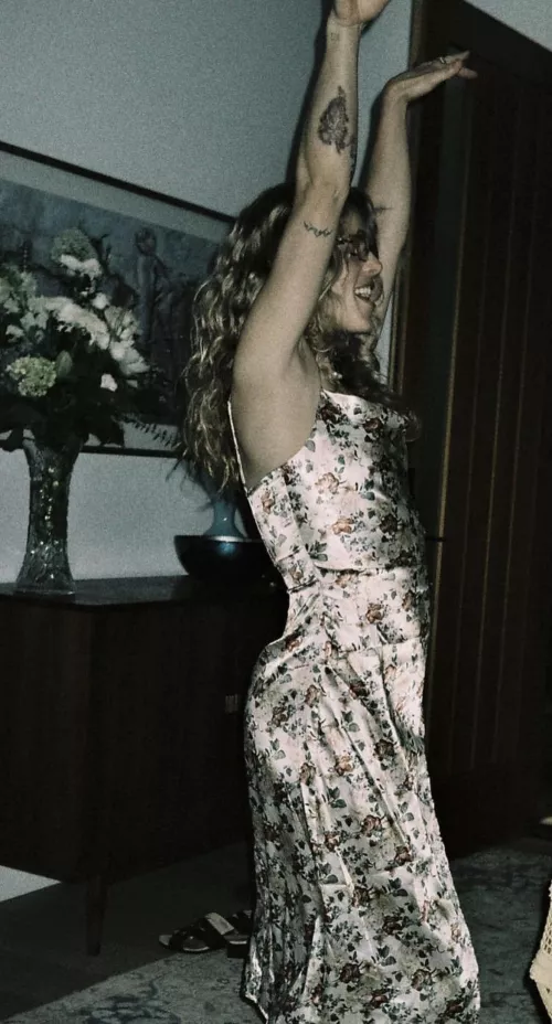 Emily Bett Rickards by scarlet_knight15