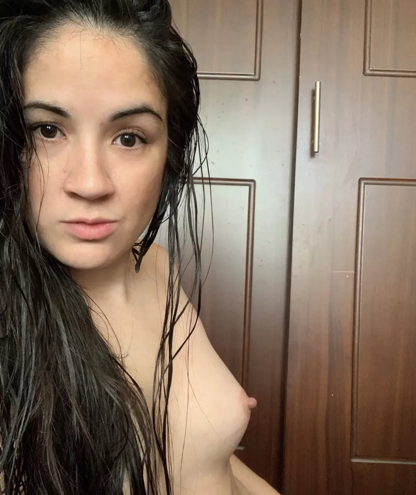 F24 Sexy Student Latina waiting 4 you posted by roadtweets