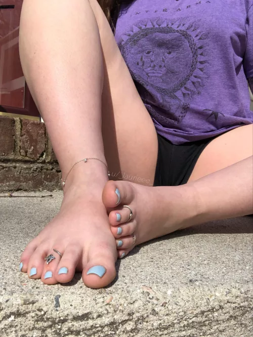 Golden hour on my pretty blue toes! Aren’t they suckable? by _laurieee_