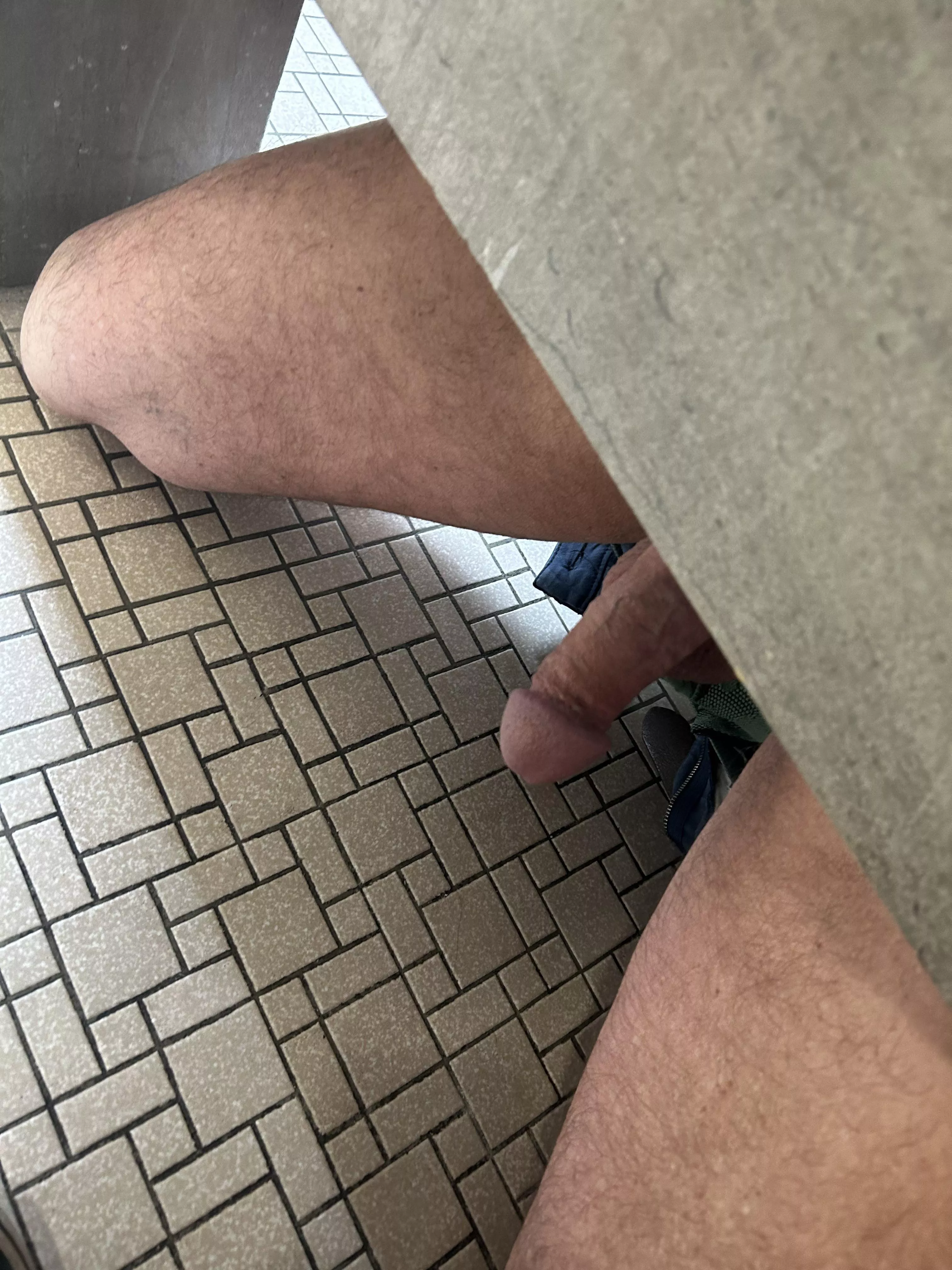 Hung Daddy on my campus yesterday 😍 posted by Commercial_Outcome16