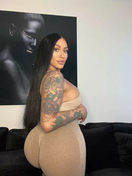 I’m addicted to leggings.. But I guess you don’t mind 😘 by whitleyderaad1