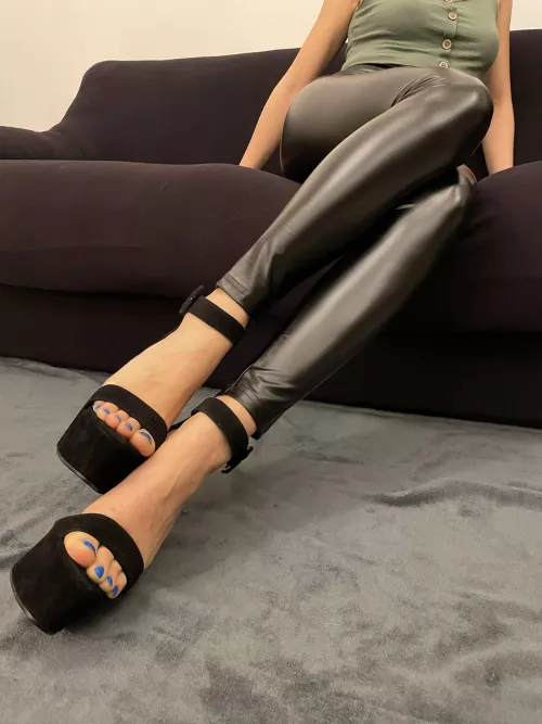 I'm made for those heels 🔥👠 by heidihotfeet