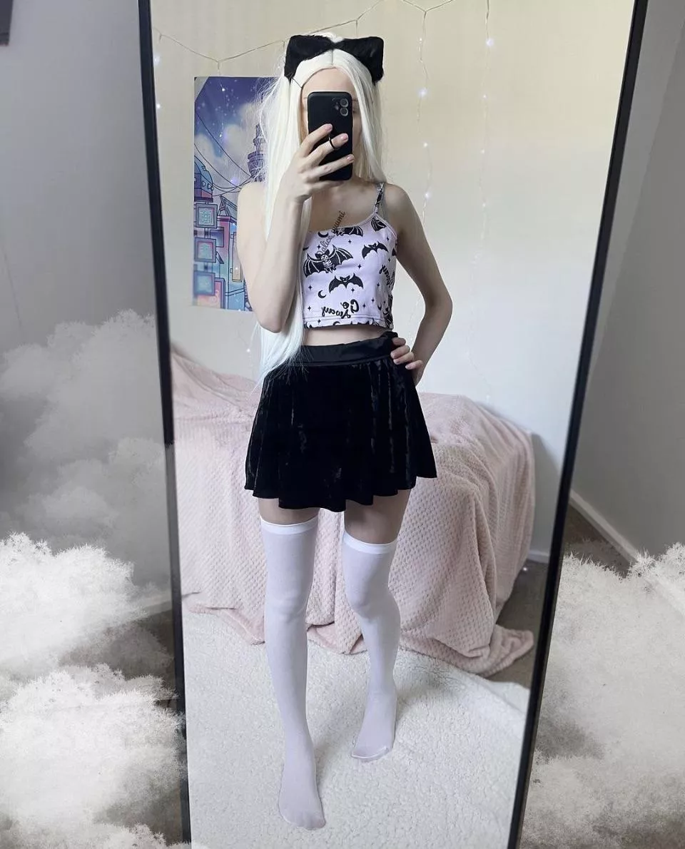 Kitty girl in thigh highs posted by alice_yuumi