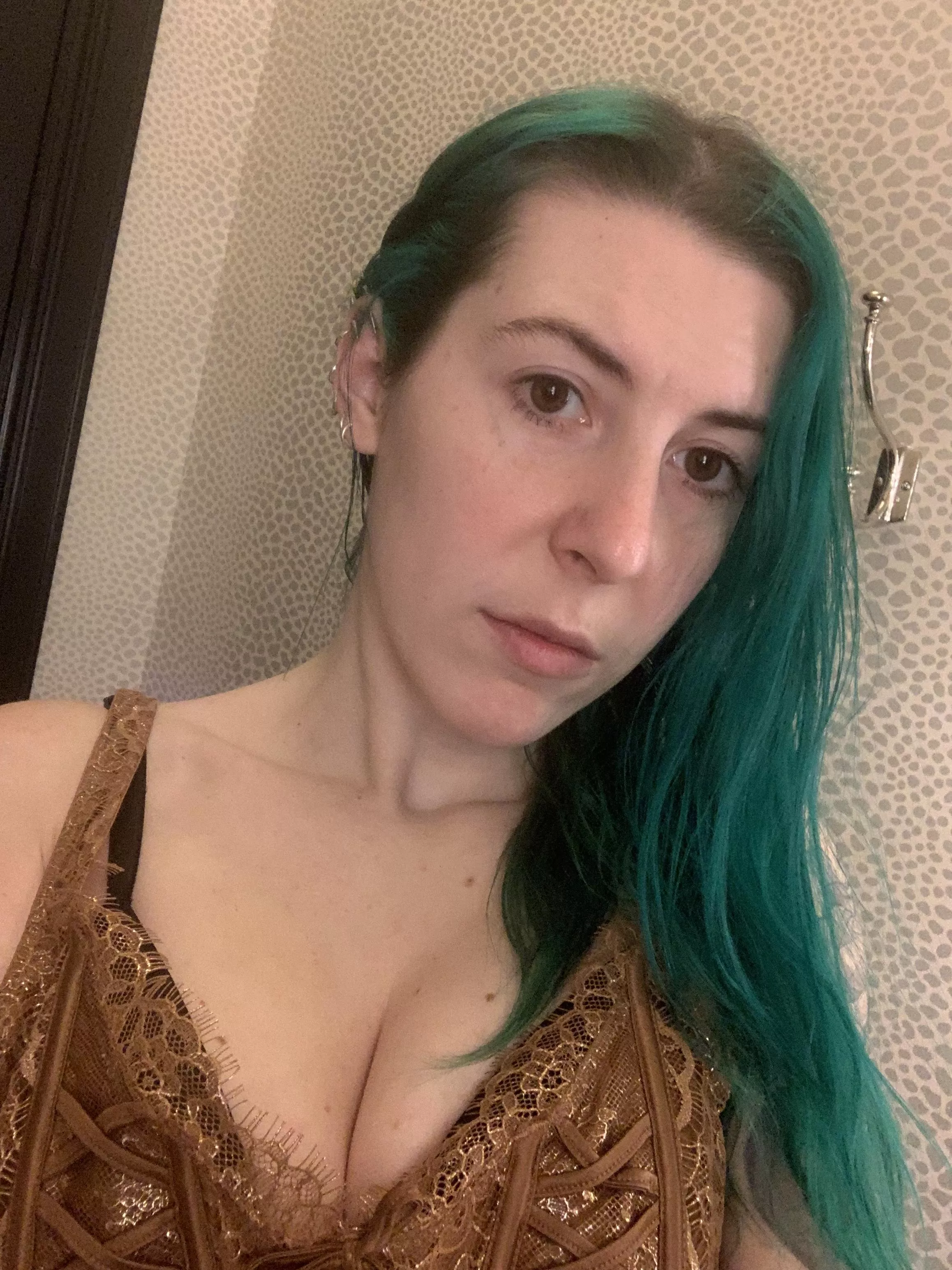 Makeupless selfie posted by sirenskiss3