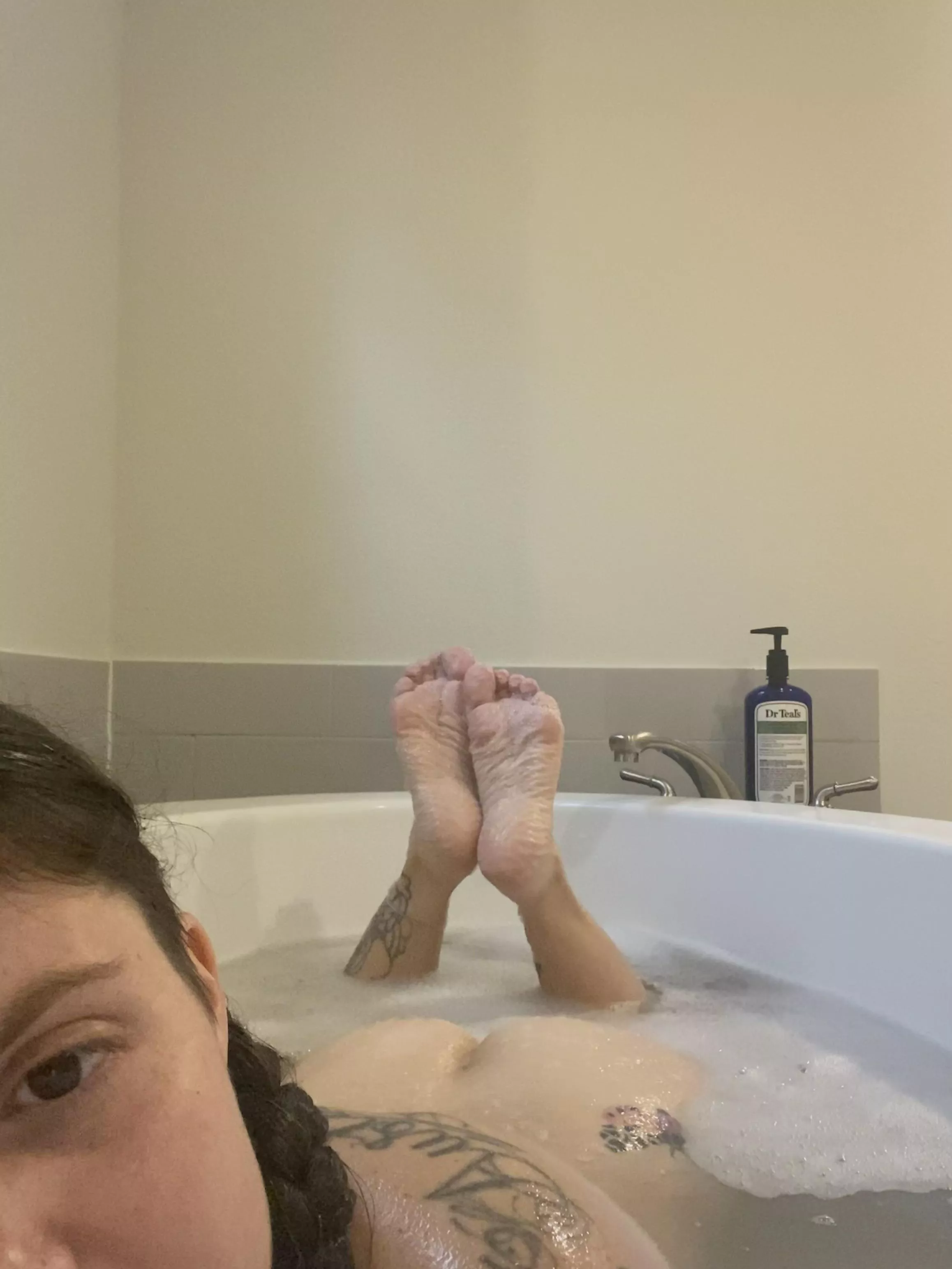 Morning soak 💦 posted by mommashower