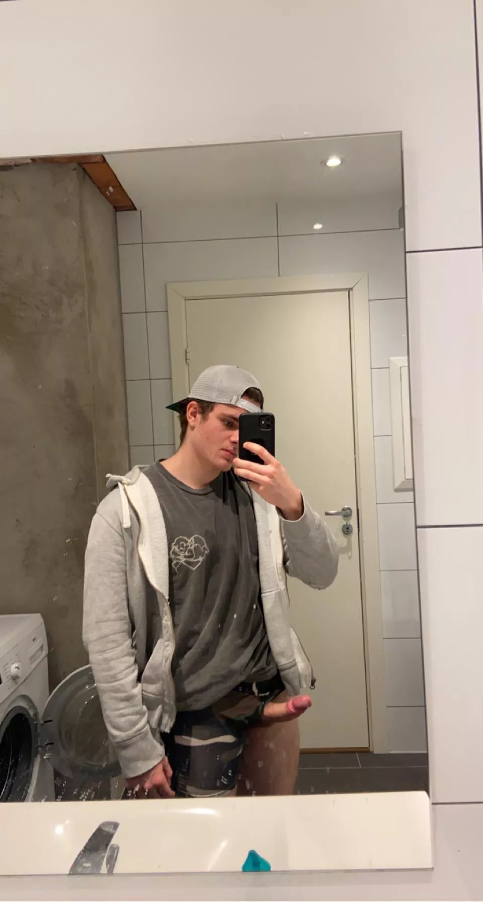 New account… feel free to dm me (M4F) posted by ClassroomPresent3164