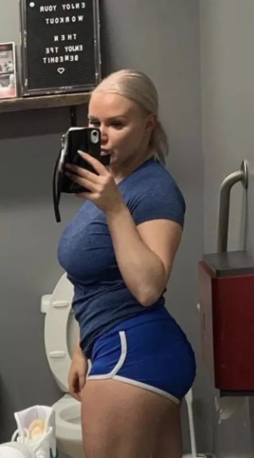 Oh she thicc. by AmazingDDs