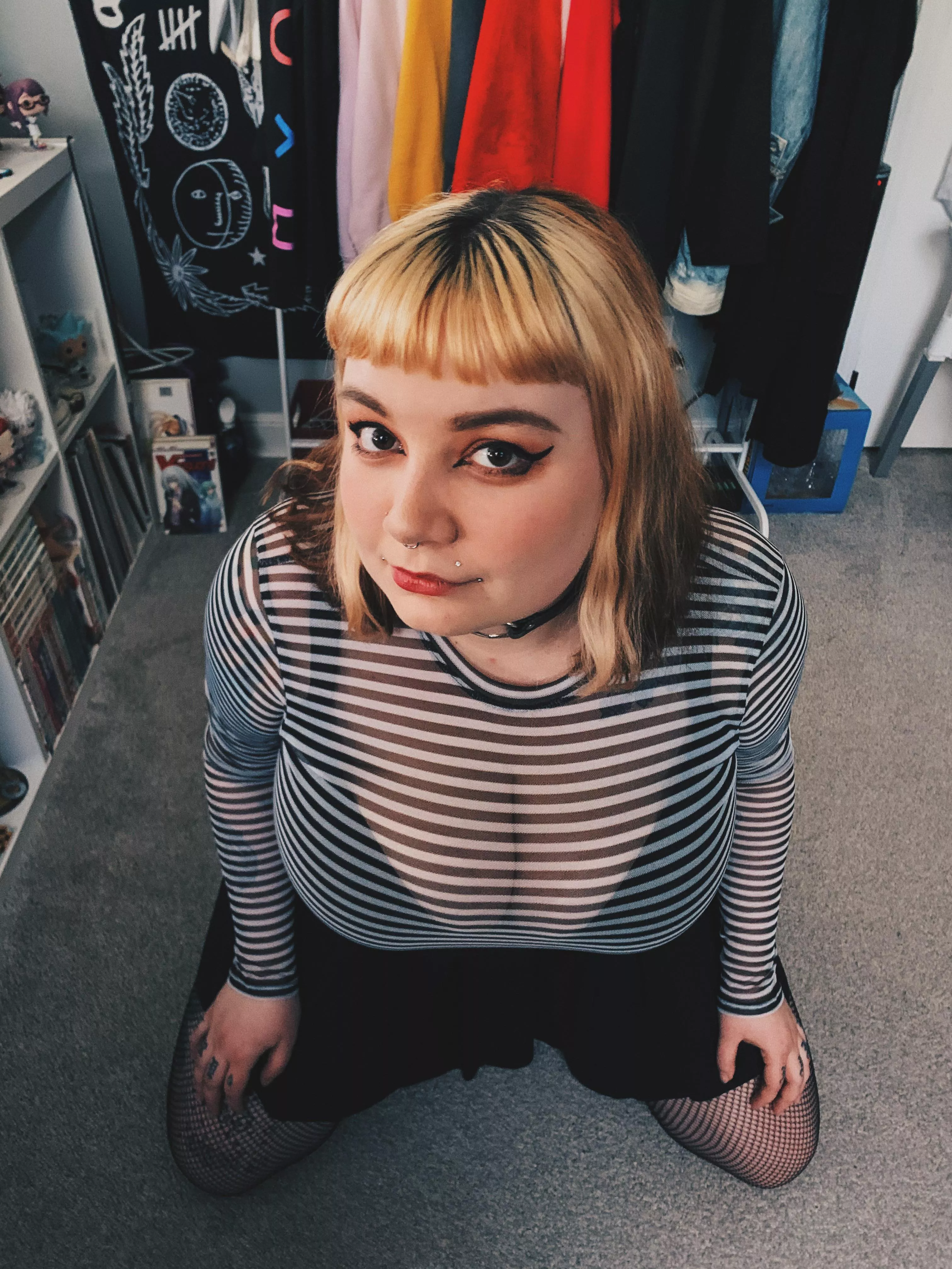 On my knees for ya 💦 posted by crybabymeowx