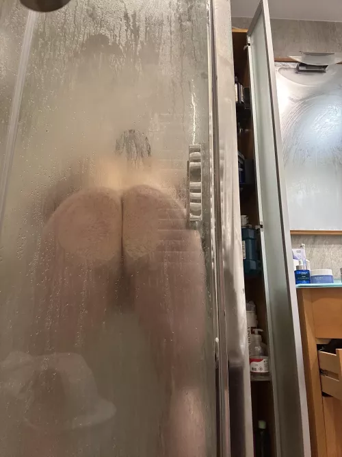 Open the door and my ass is yours 🫣 by Diamantehot