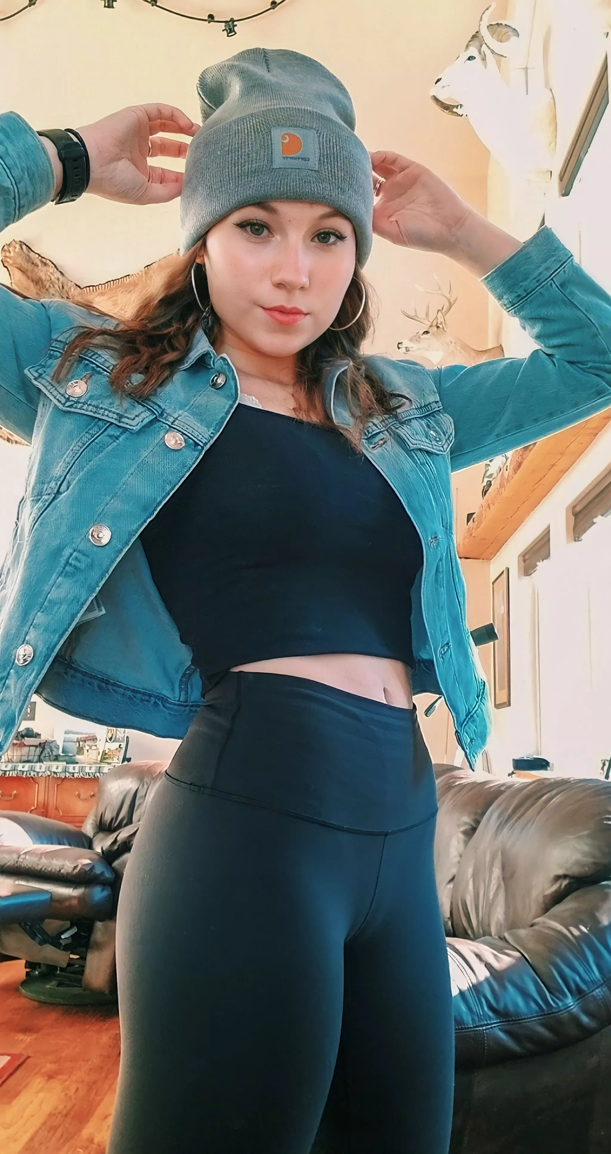 Pretty Brunette (20) posted by Helpful-Chard-6942