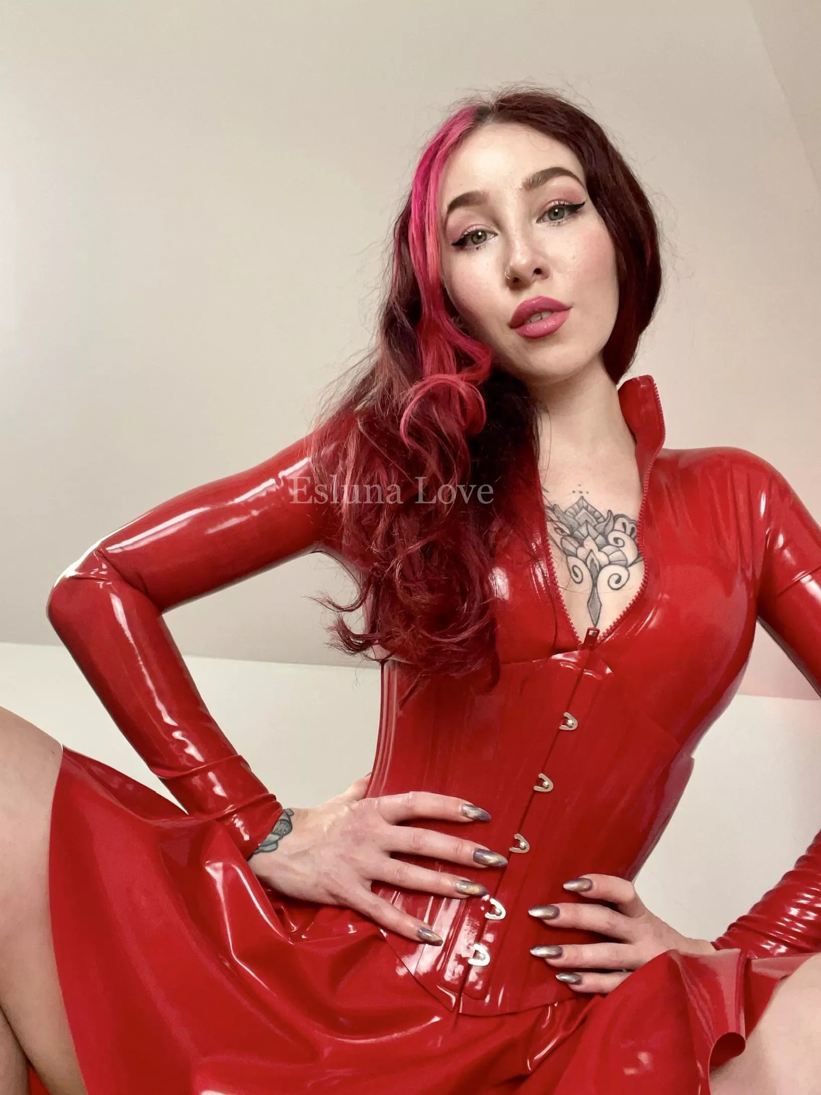Red latex corset posted by Esluna-Love