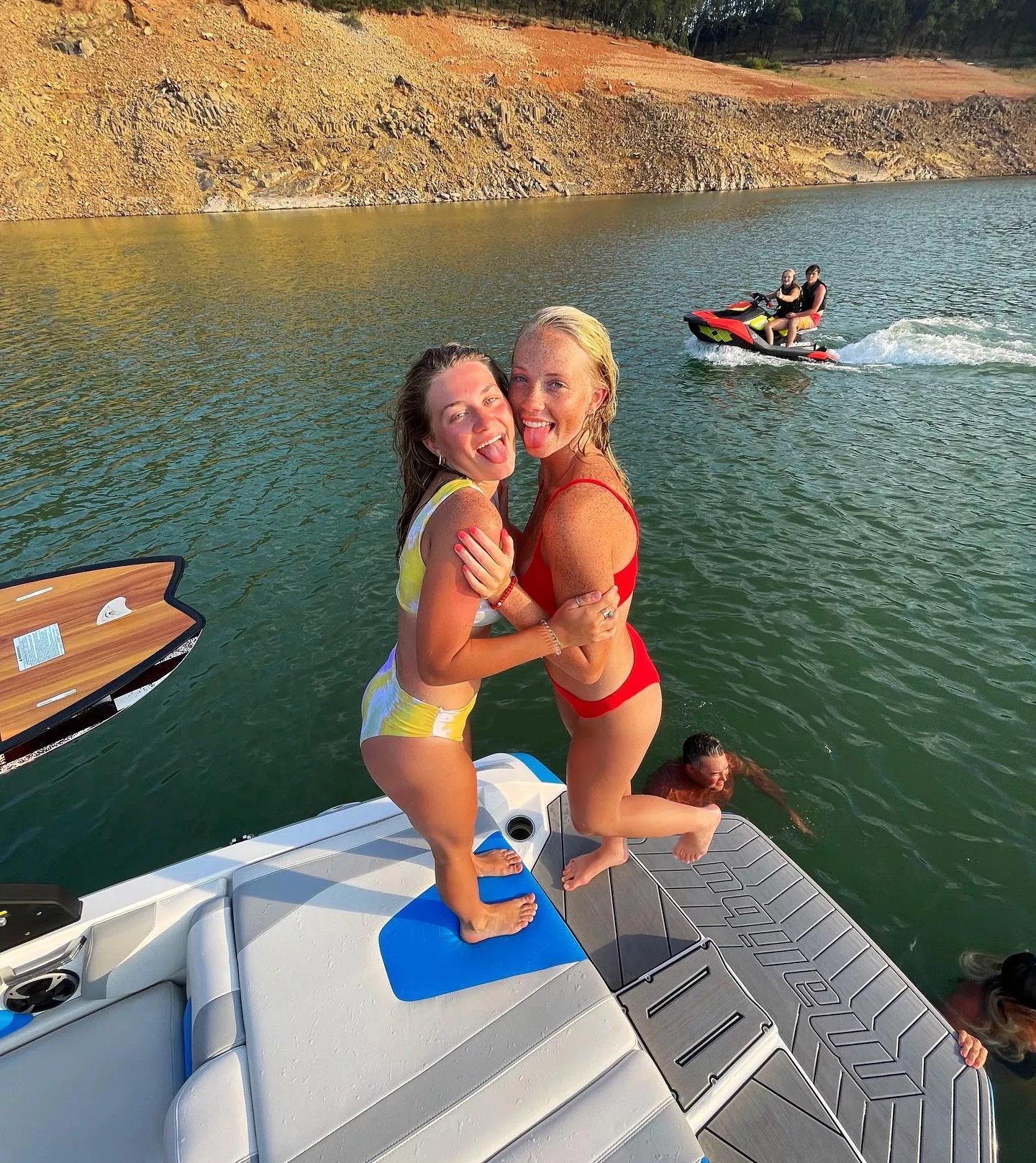 Red or Yellow posted by Thorhammaerrr