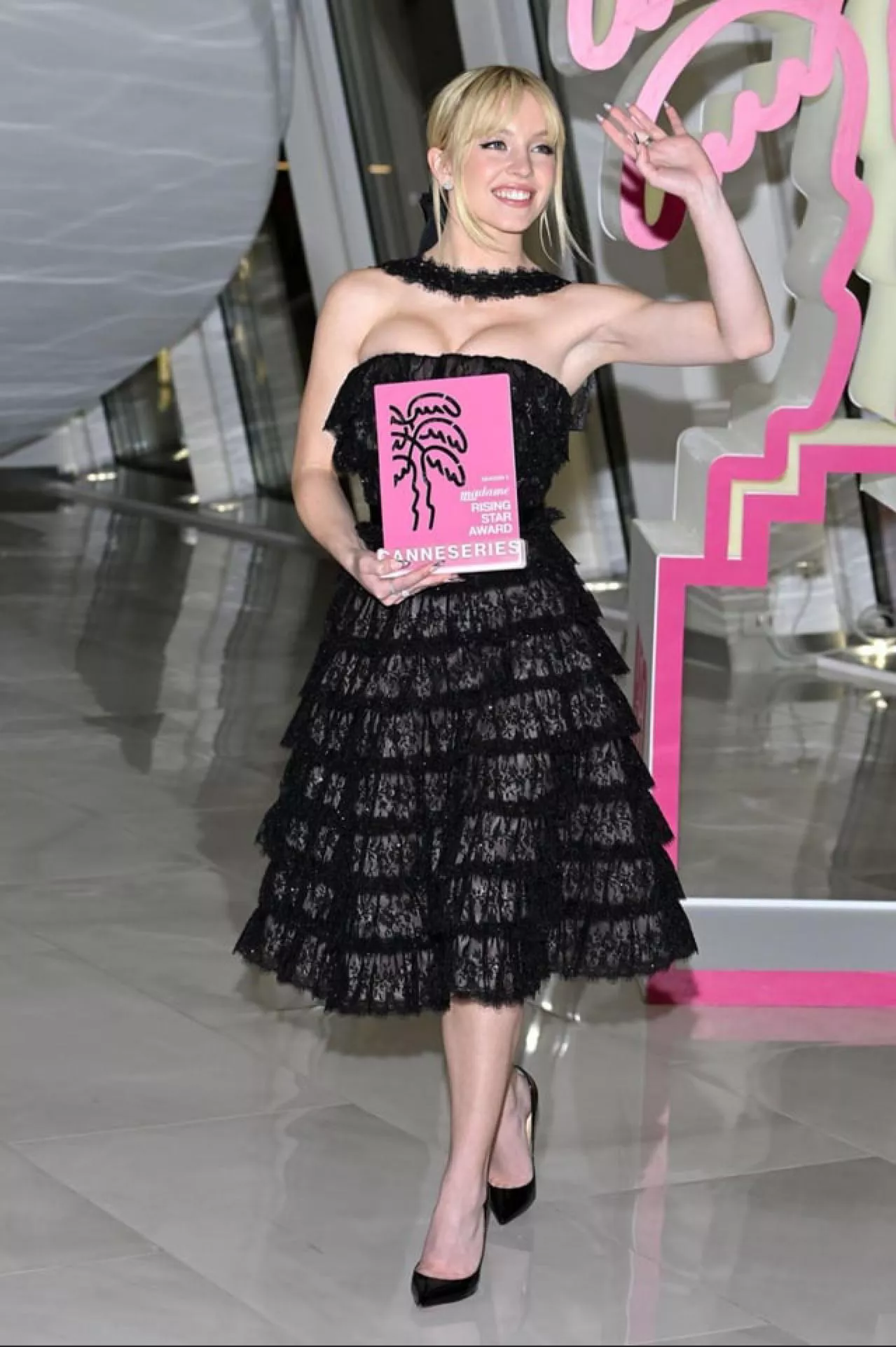 Sydney Sweeney posted by Ambitious-Display