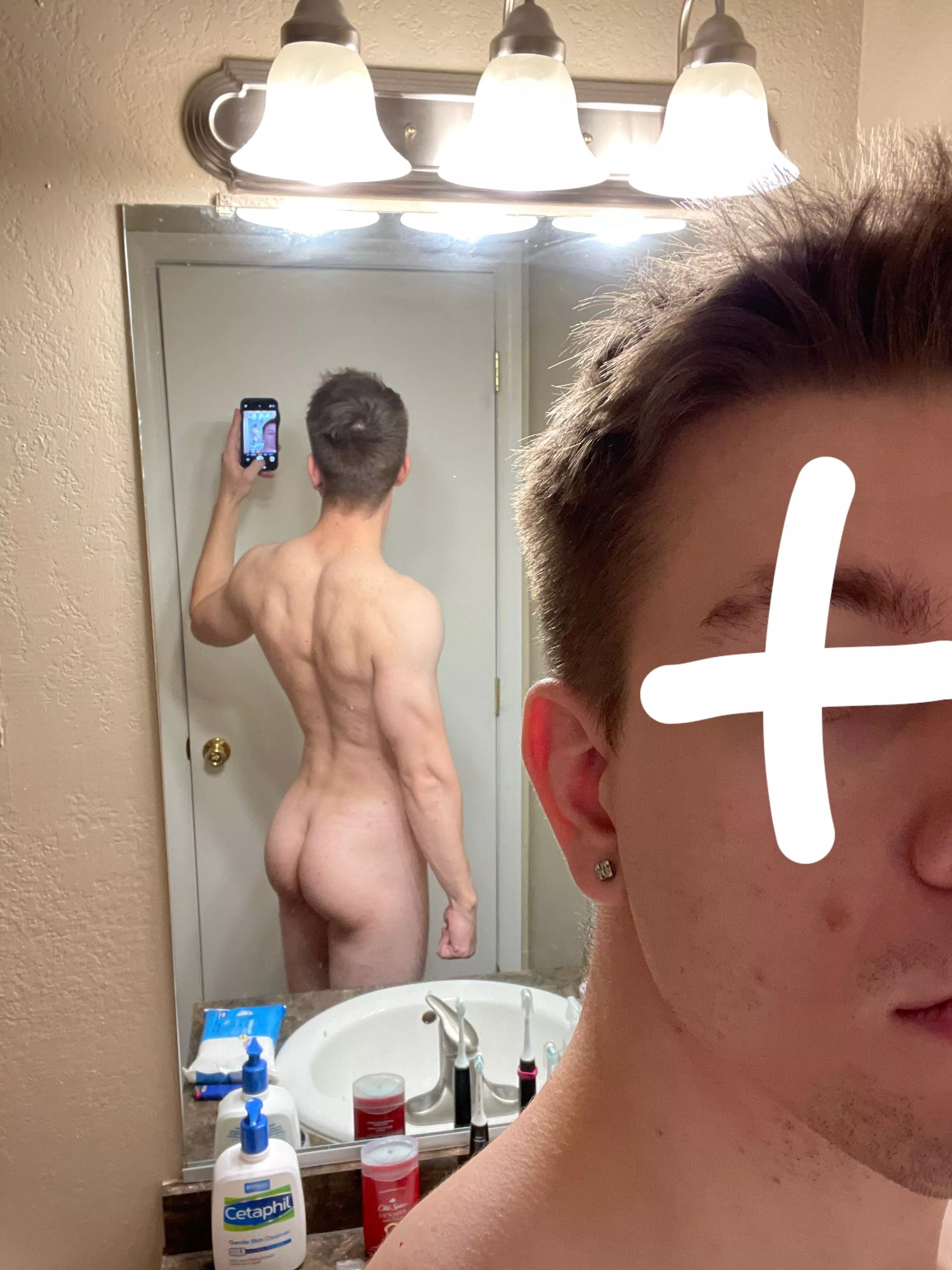 That’s a man with a woman’s ass 😛 🍑 posted by StrippingViolinist