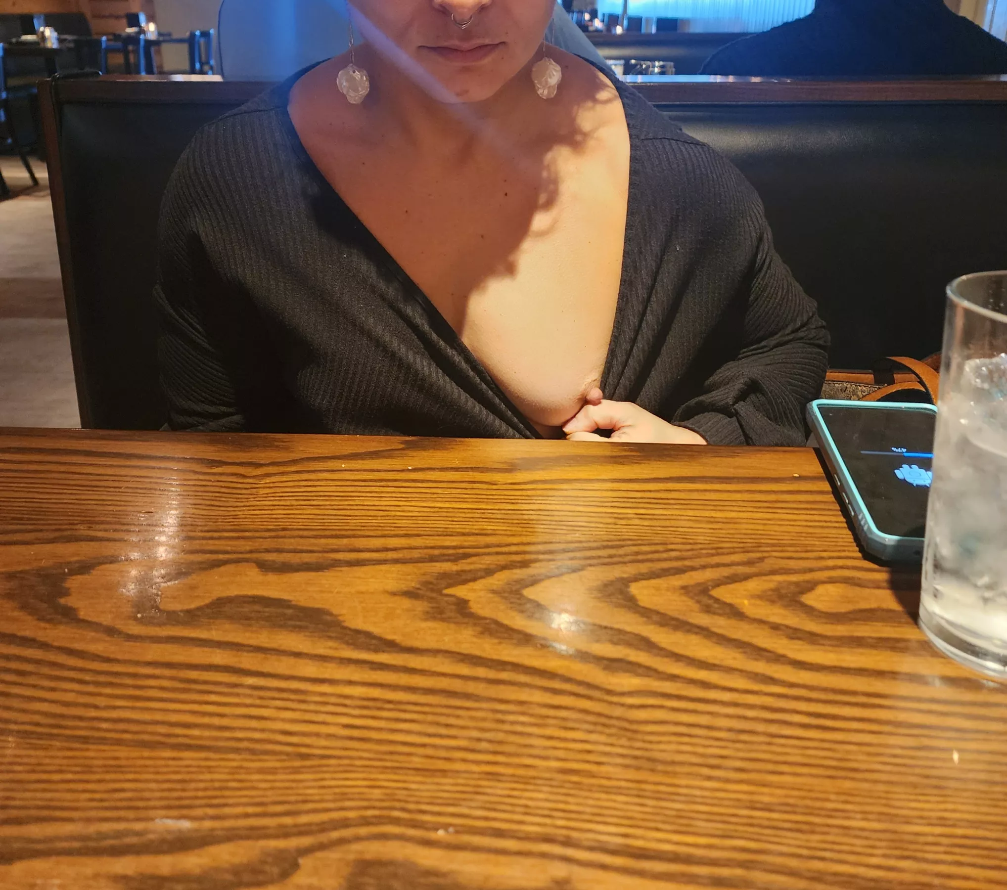 titty flash at dinner [image] posted by Casualcpl3
