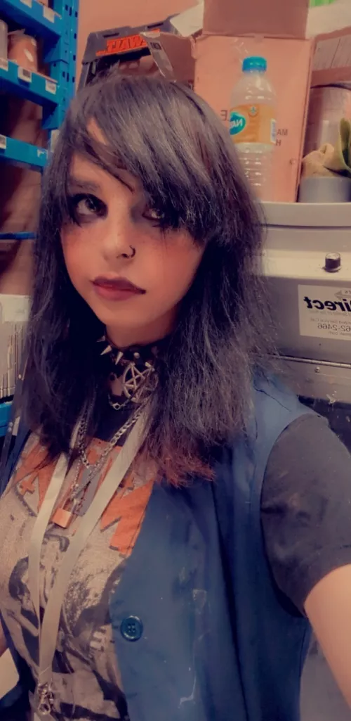 typical day at work (I'm on break dw)hehehe❤️🖤❤️🖤❤️🖤 by Anastasia_Motionless