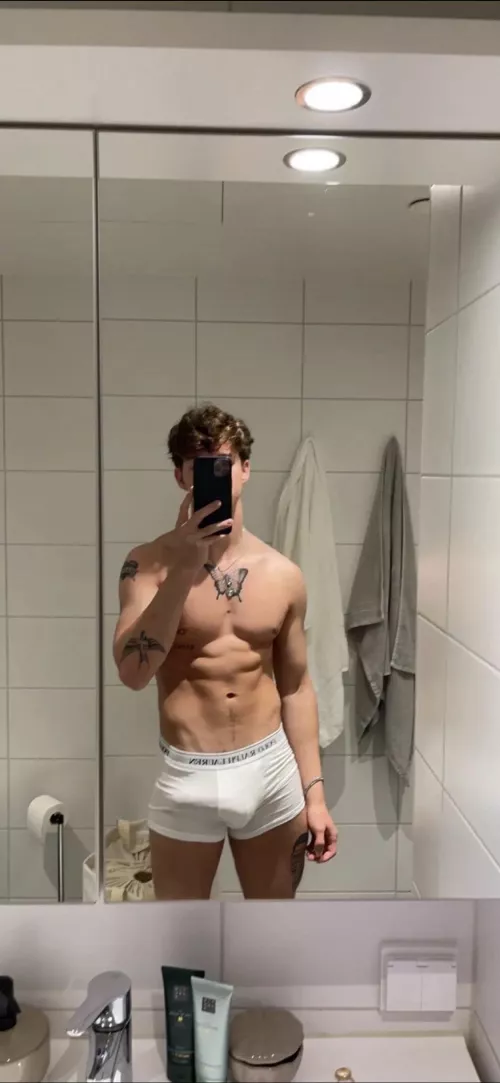 what u staring at? dms open ;) by perezoso506