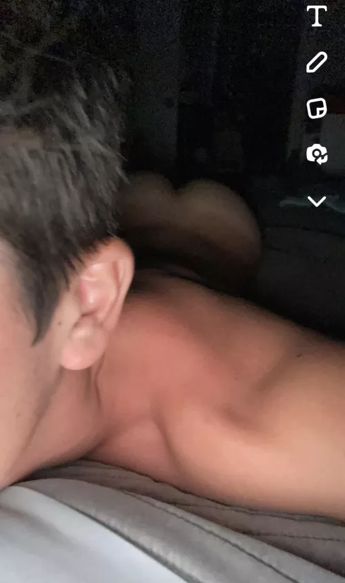 18 m fit bottom looking for fit hung tops to trade with later or for bromance @stuzts by Subject-Photograph76