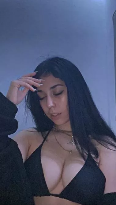 18F - Should I reveal them? 😏 posted by BaddieBia1