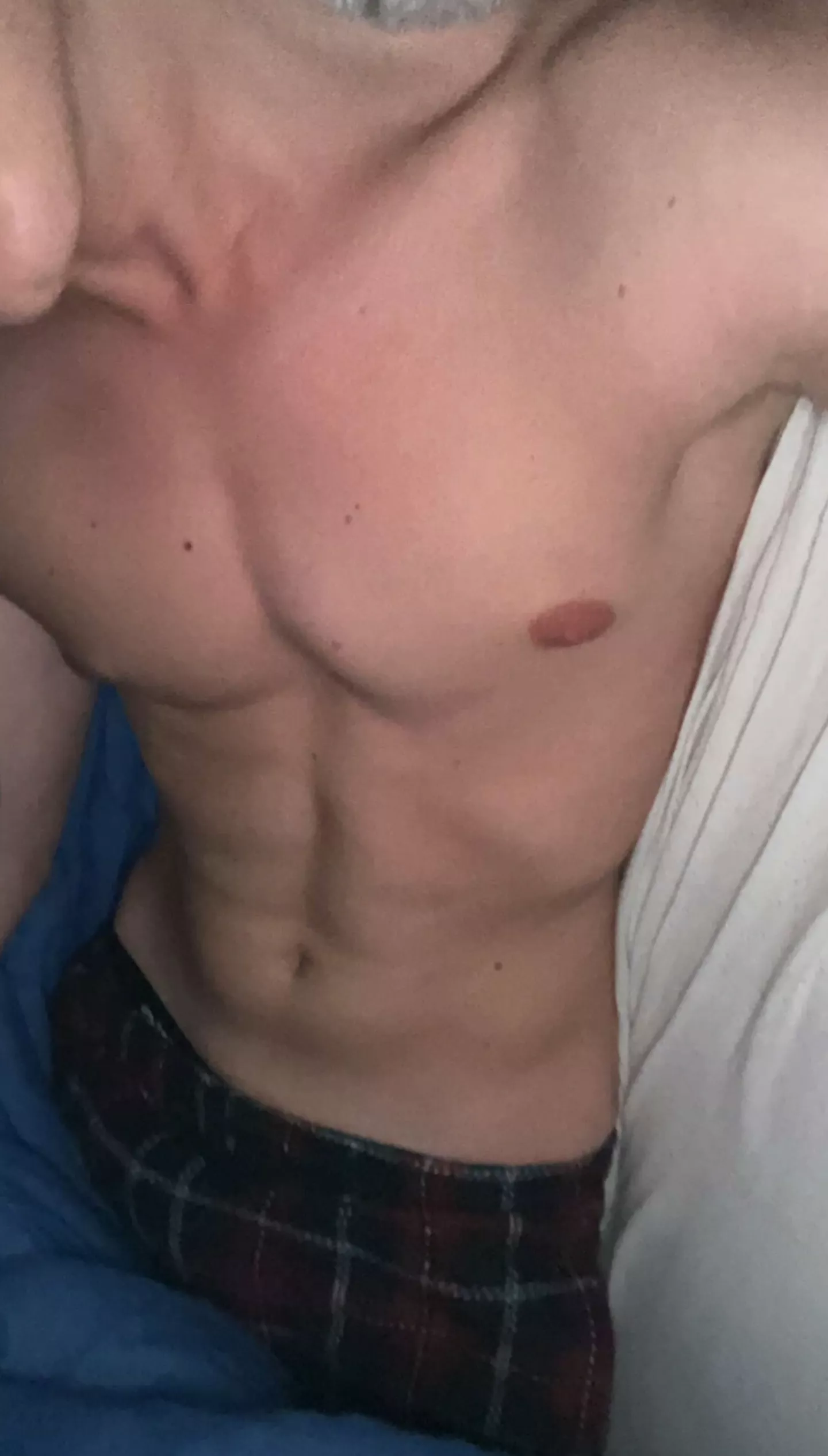 23 Hmu if you wanna snap, pls have a pic on your profile or send one posted by swimboy_99