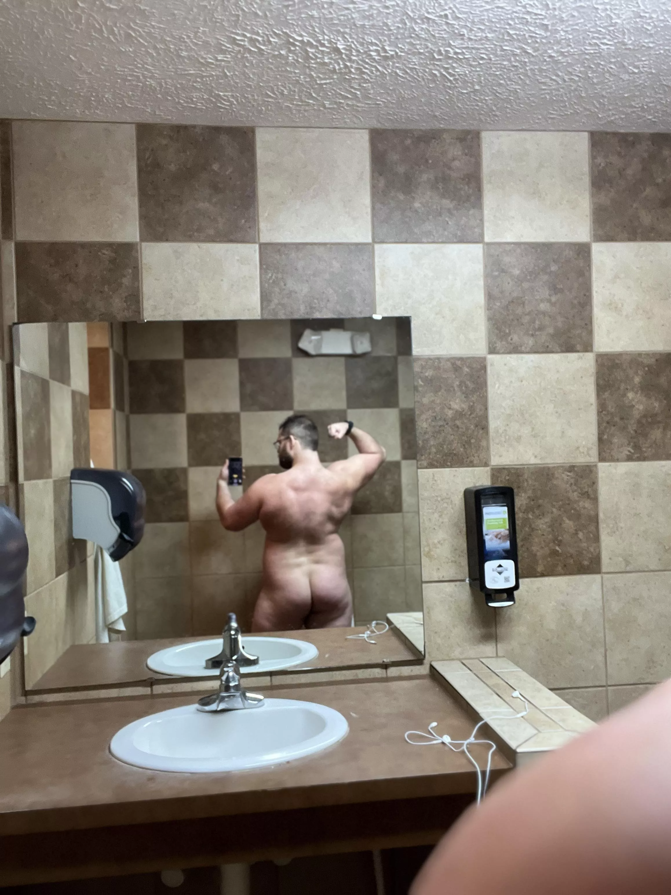 24 and new to this 🤭 posted by tryhardslut