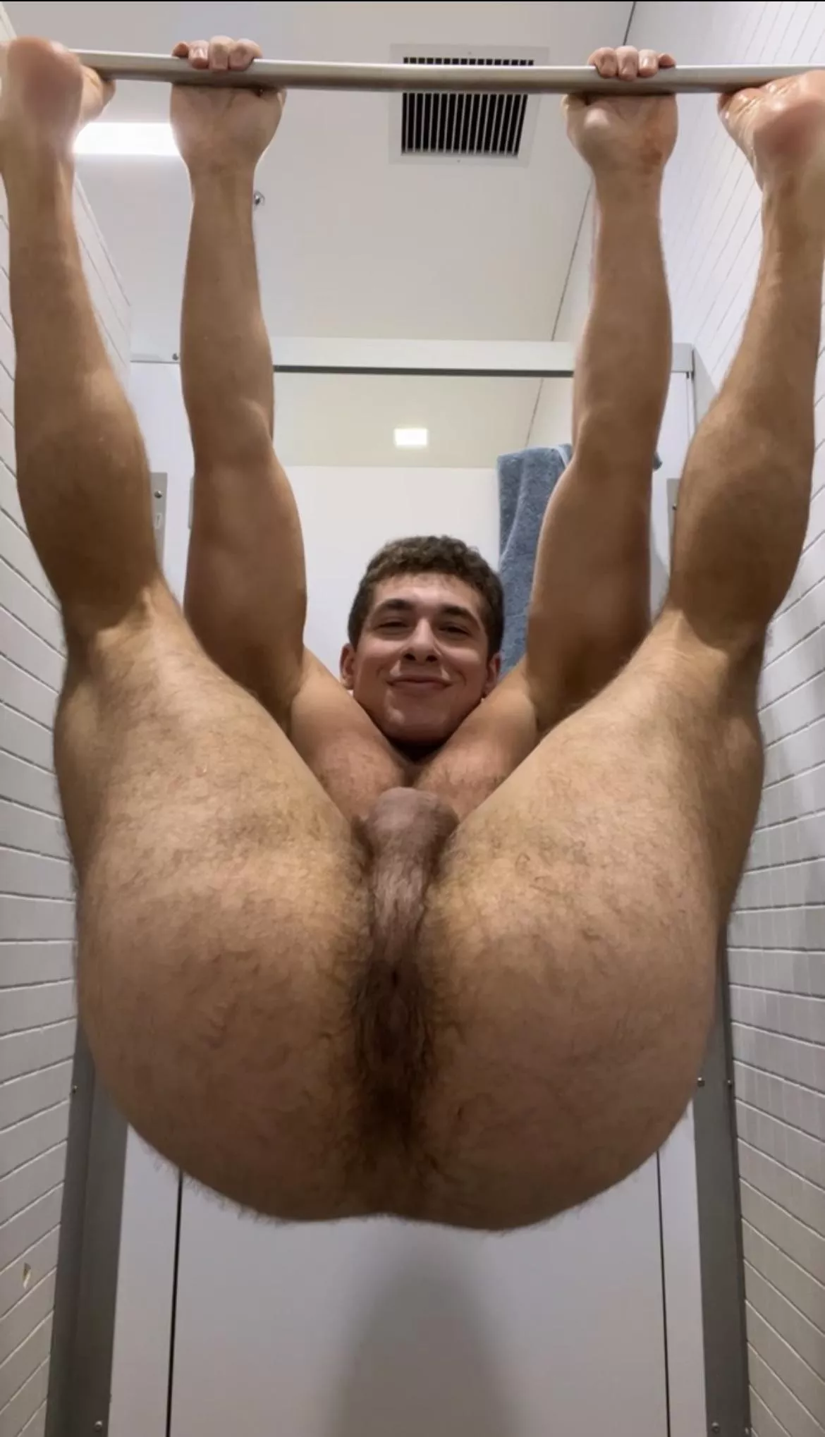 6’4” 240lbs of Canadian man hanging out 😈 posted by Jackpackage71