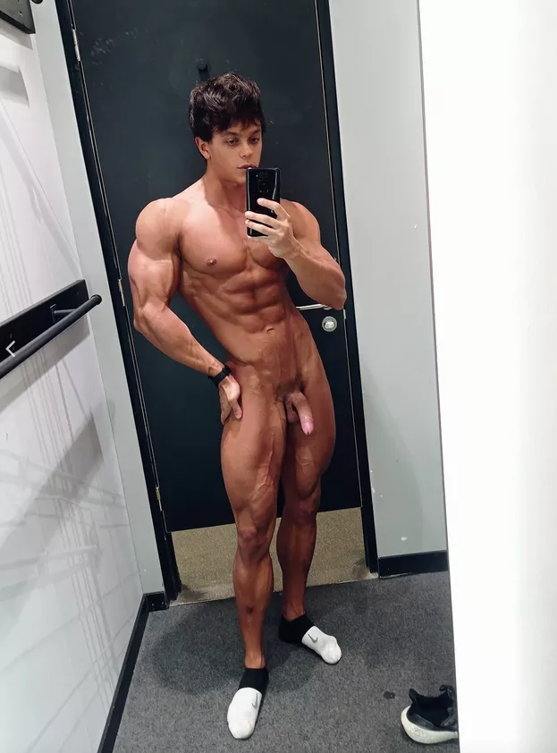 always HORNY 😊 posted by AndrewAD9