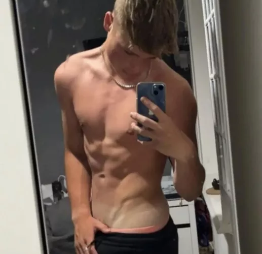 Any fit U.K. lads on here. Don’t dm if ur 25+ by h0rny__lad