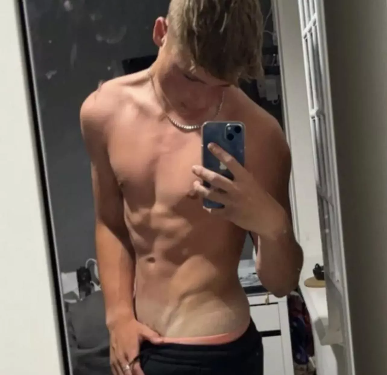 Any fit U.K. lads on here. Don’t dm if ur 25+ posted by h0rny__lad