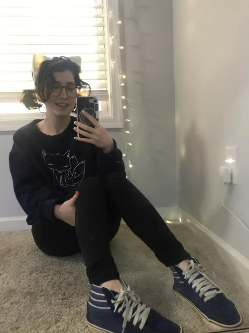 Awkward smile selfie with no socc by snug_cat