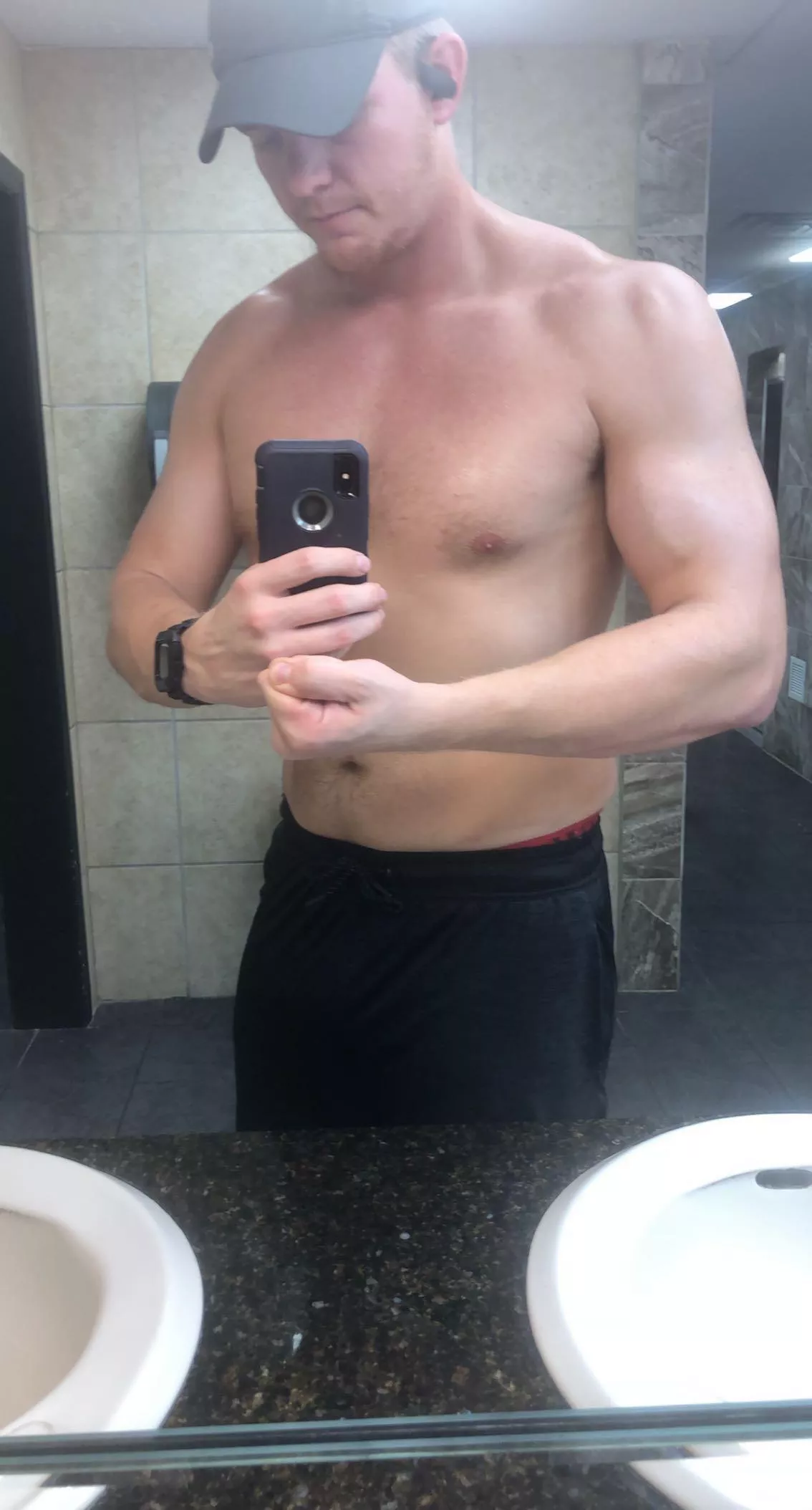 Do I look 270lb? Y’all gave me lots of love yesterday. More love=more revealing posted by Bigguy_658__