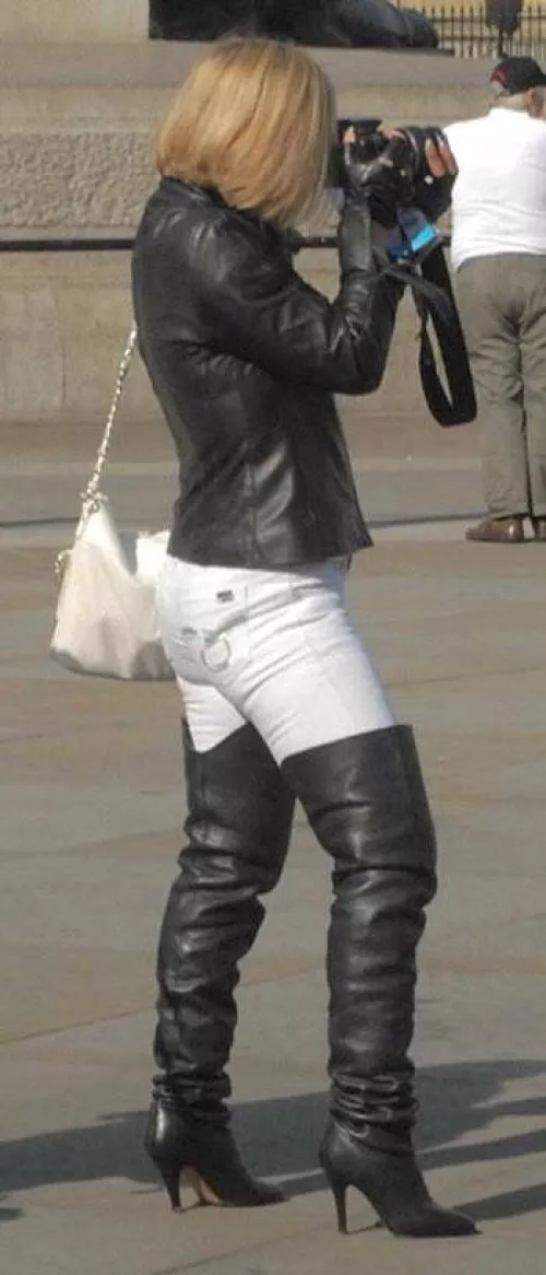 Dress down Friday in London - quite respectable, for now- my turn being snapped later by RoxyFoxy40