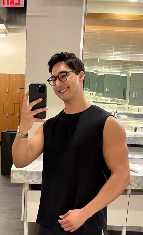 Finally getting more comfortable with myself and how I look by Gpardo93