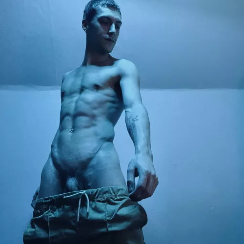 First post here! I'm normally at the dance studio but today, I'm ready to share this to the internet 🙈 hi everyone (22) by whatisup13