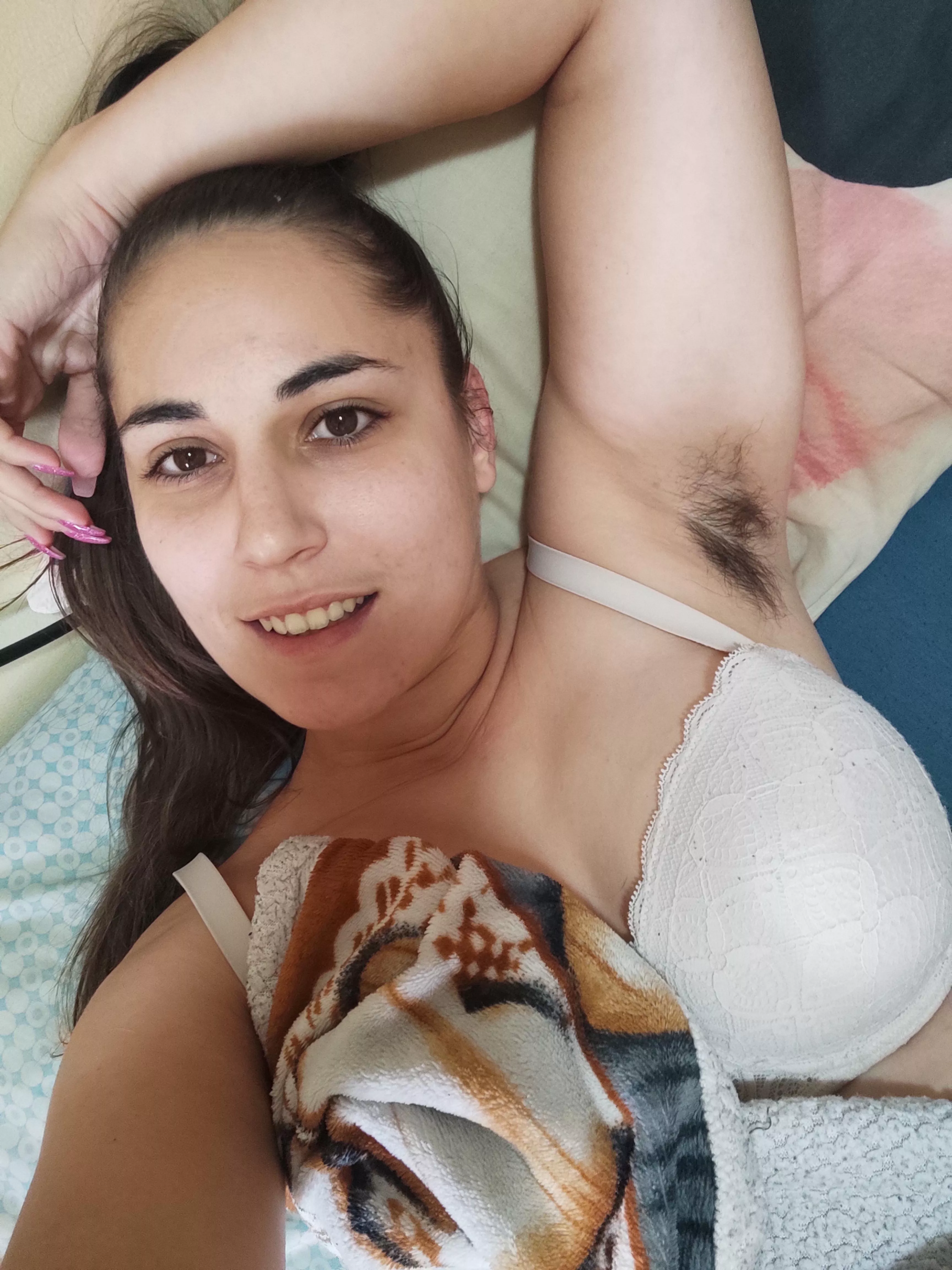 Good morning! Would youlike to stay in bed with me?🥰 posted by SweetChelseaK