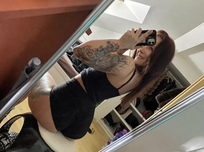 I hide gems under my bootyshorts by VenomousAlpaca4