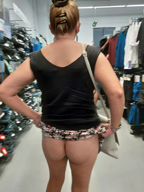 I truly never wear panties by kittydiamond198