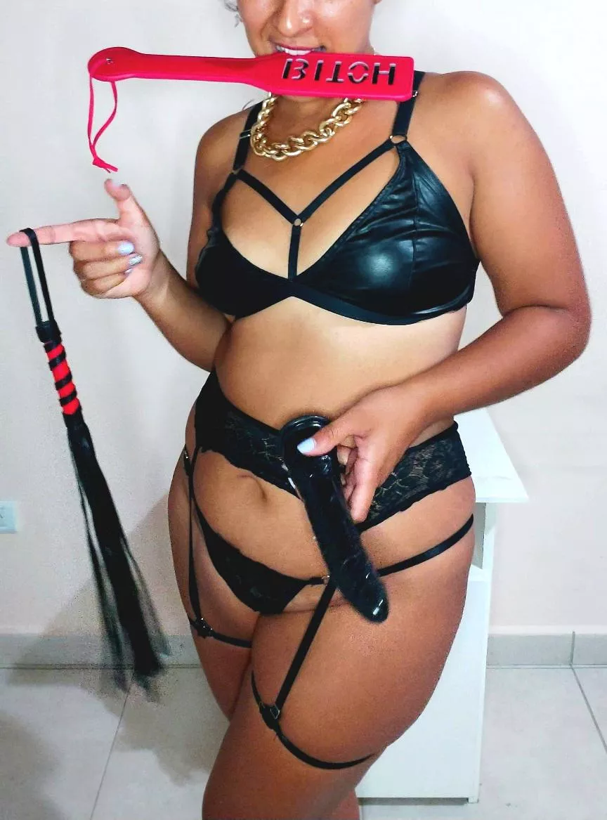 I want to test my new whip today, I need volunteers [F] posted by badracygirl