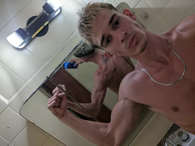 I'm horny babe 🥵🥵😼 do u wanna play with me? by Dry-Interaction2635