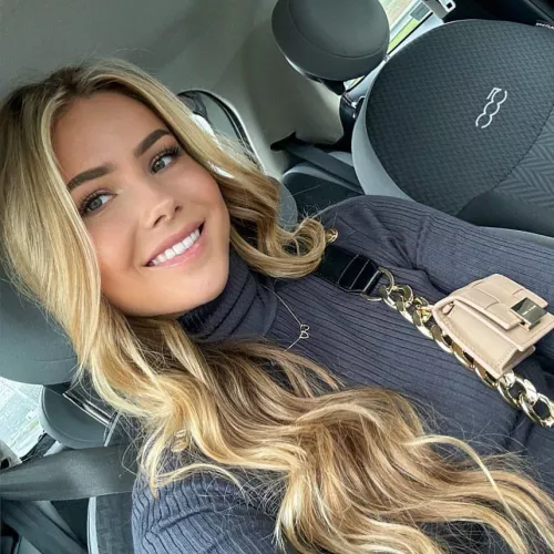 Julie Jansen by HonestRunner