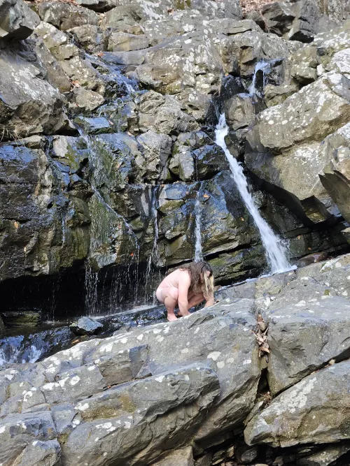 just checking out some lichen, [nb]d by saoirseslut