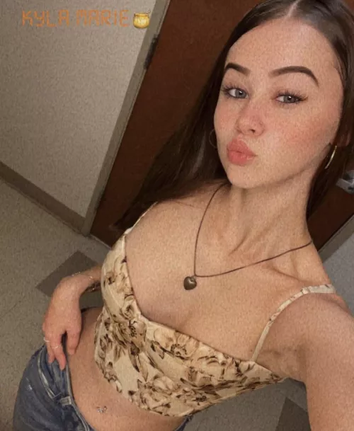 Kisses 😘 by rednecktrucker69