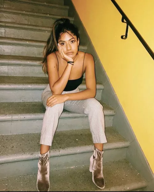 let’s show some love to more brown girls on this sub by claytonjames69123