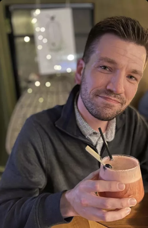 Liked this pic of myself so figured I’d stop being a lurker even if I look a lil tired. Hey all! 🙂 by sameolronin