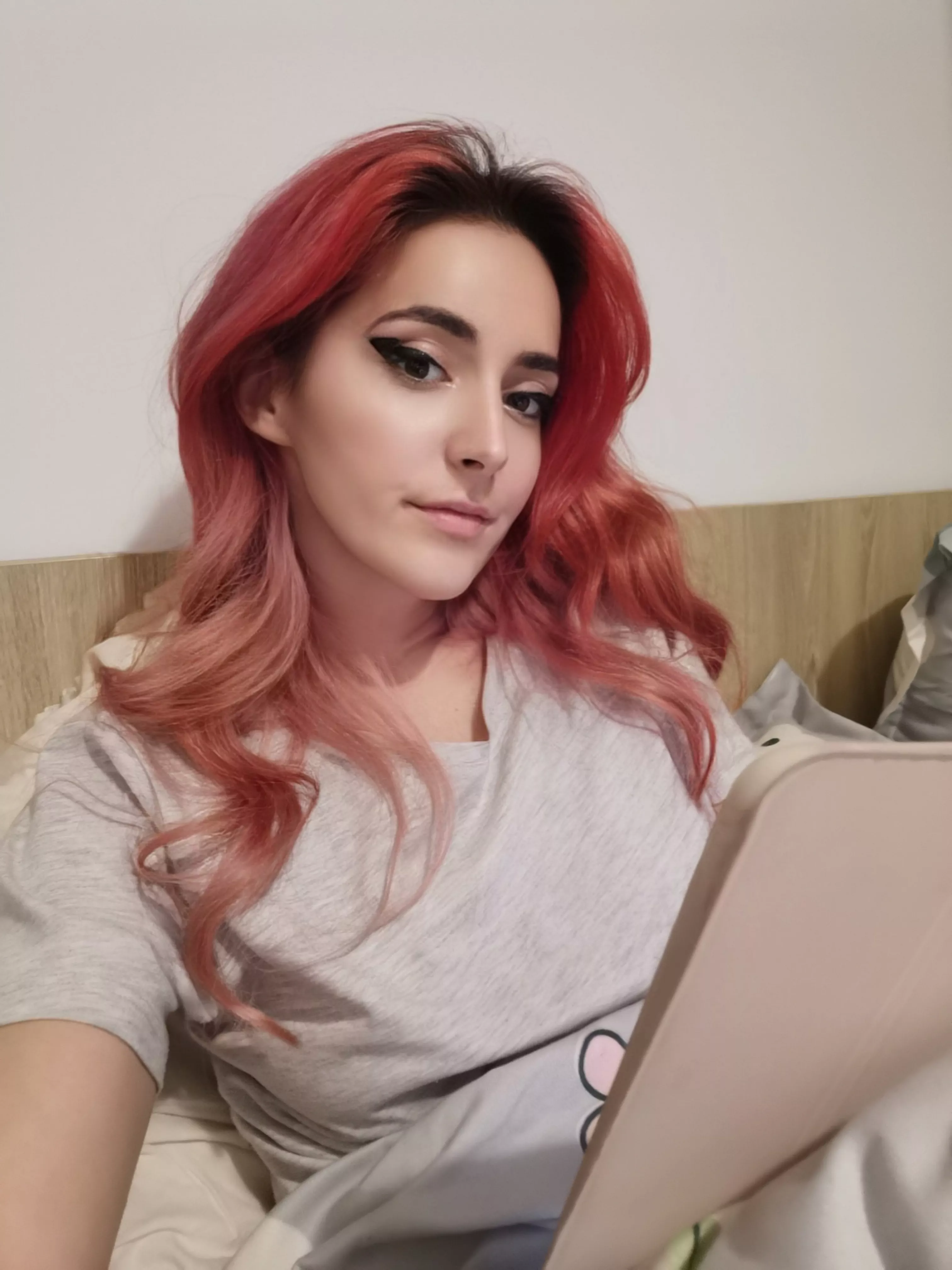 make me stop working please... posted by miremi137