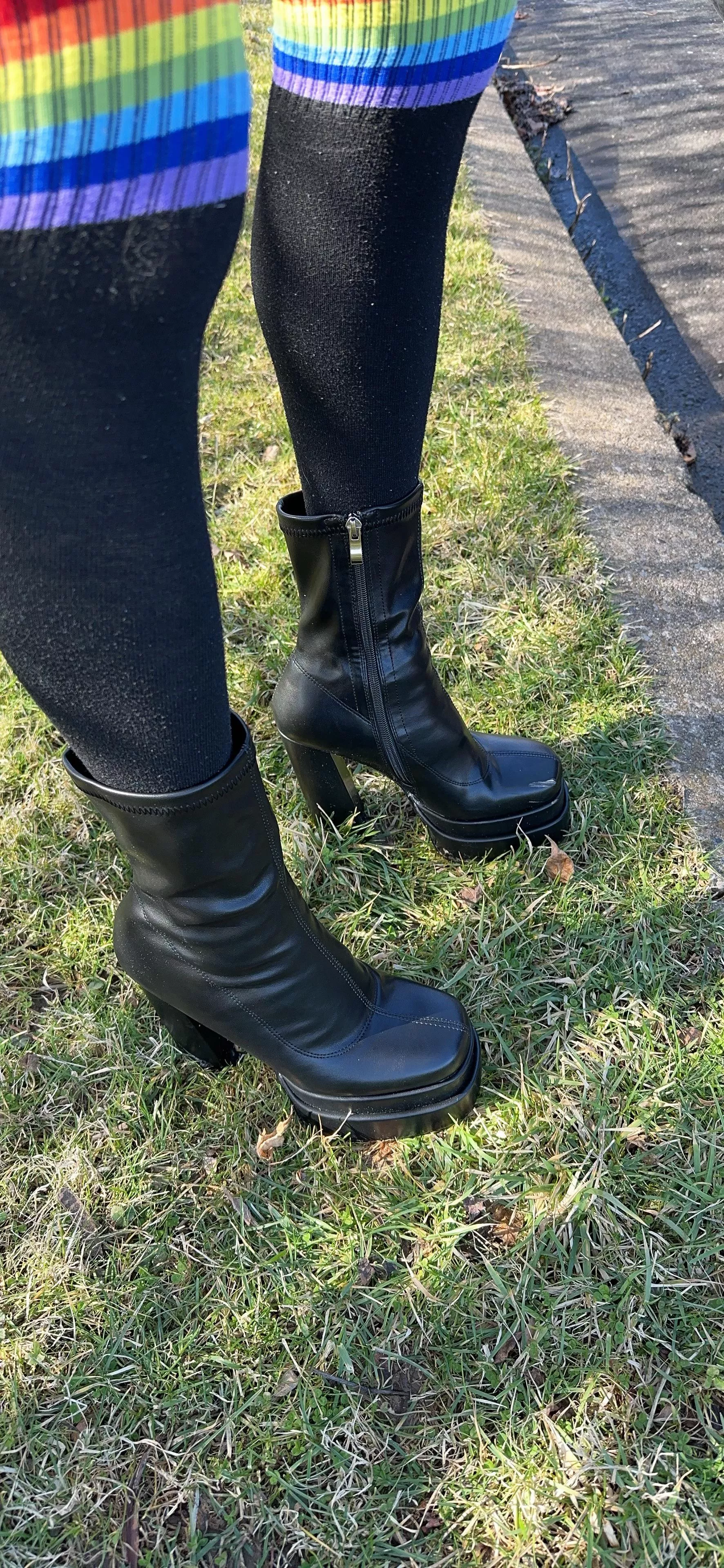 New boots posted by harleyrey
