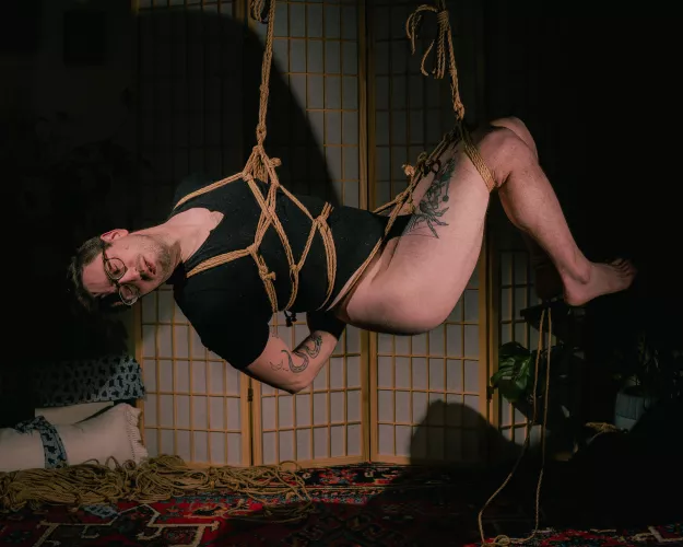 POV you’re sitting in my room sipping tea while I tie myself up by throwmeupthendown