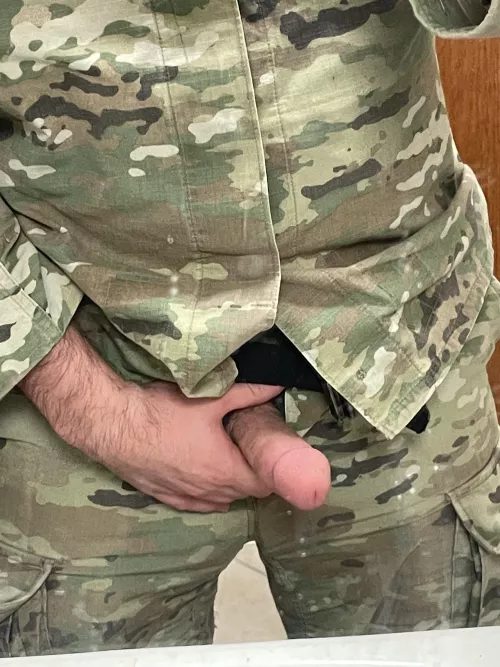 Someone come give duty some booty by Mguy899